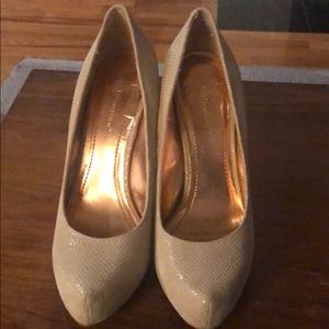 BCBG tan snakeskin look heels